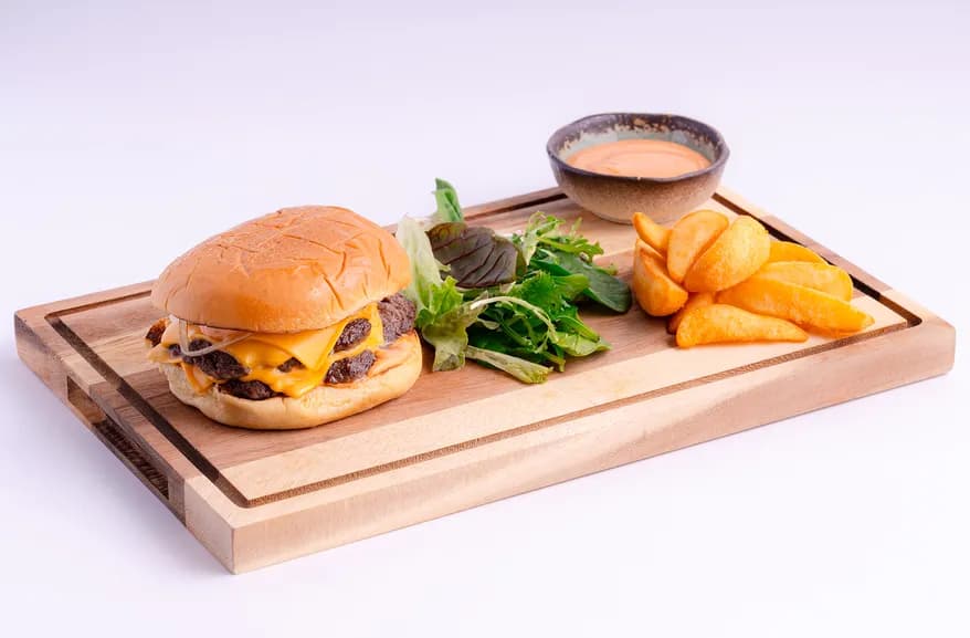 Smashed Burger at Aram Restaurant